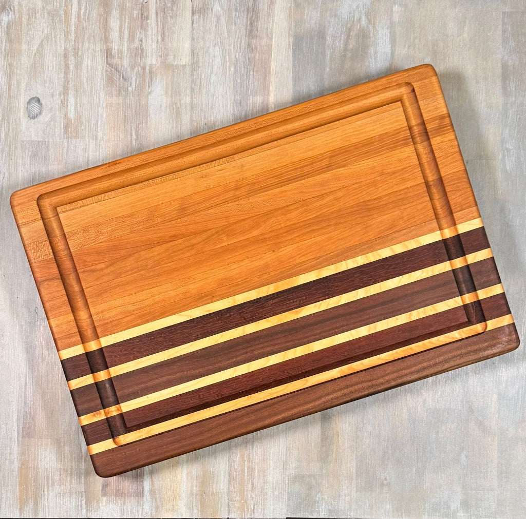 With the Gritz Gilling Board | Handles | Juice Groove | 19 x 13 x 2|