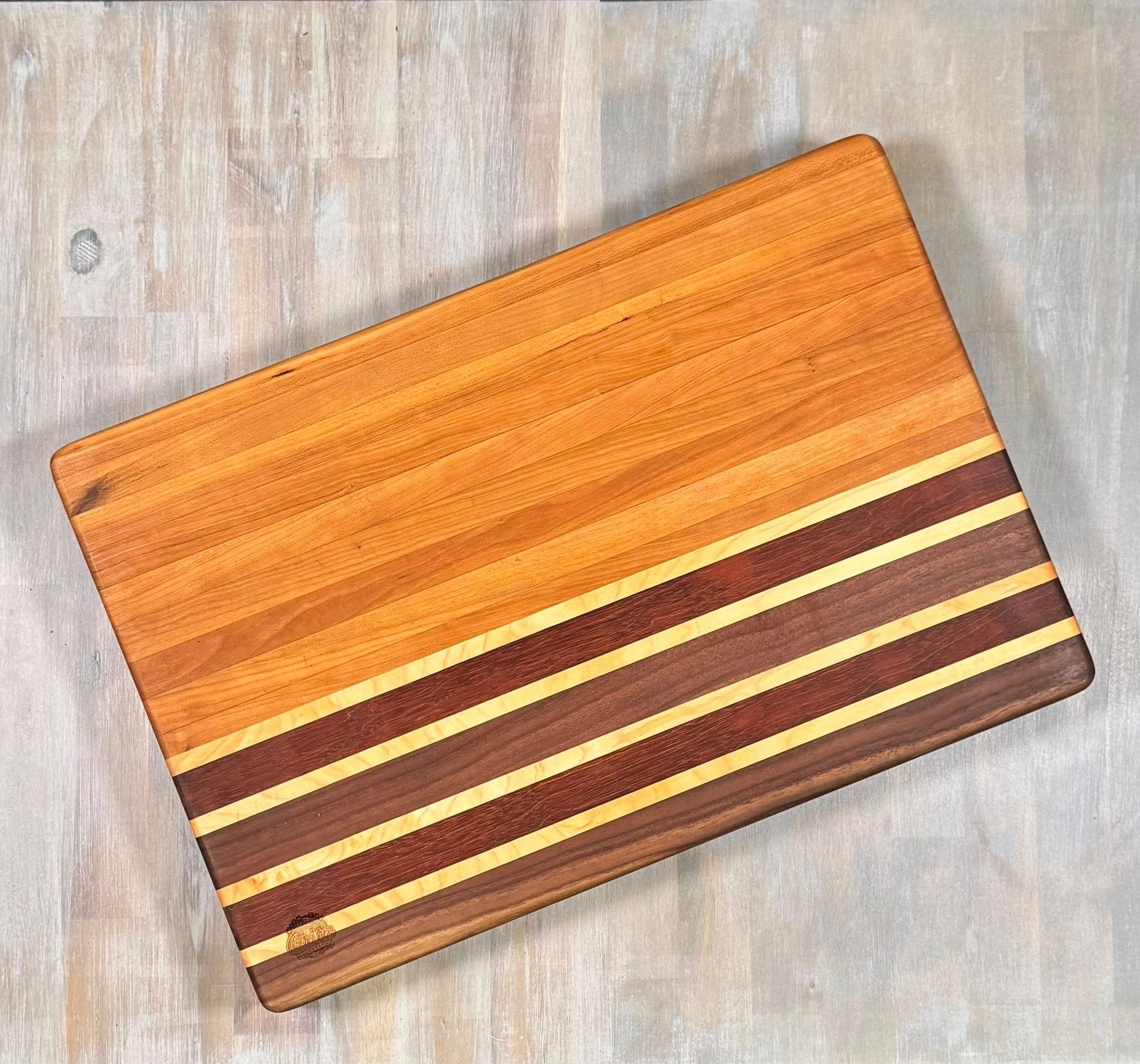 With the Gritz Gilling Board | Handles | Juice Groove | 19 x 13 x 2|
