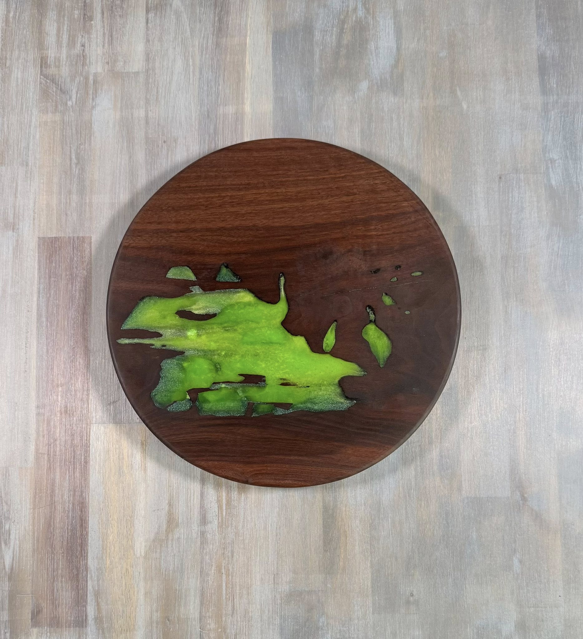 With the Gritz Custom Round Epoxy Tray | Walnut | Emerald Green