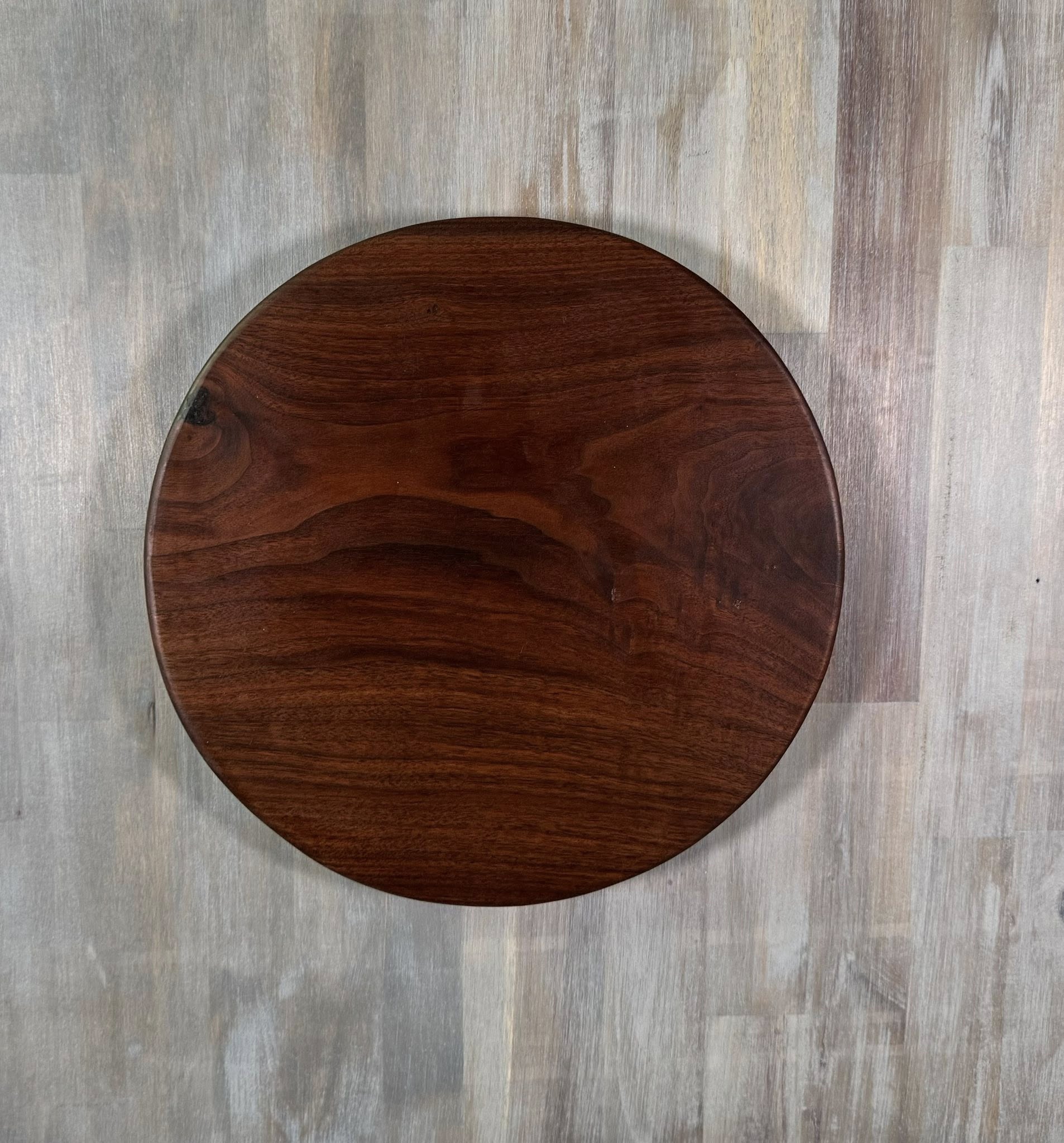 With the Gritz Custom Round Epoxy Tray | Walnut | Emerald Green