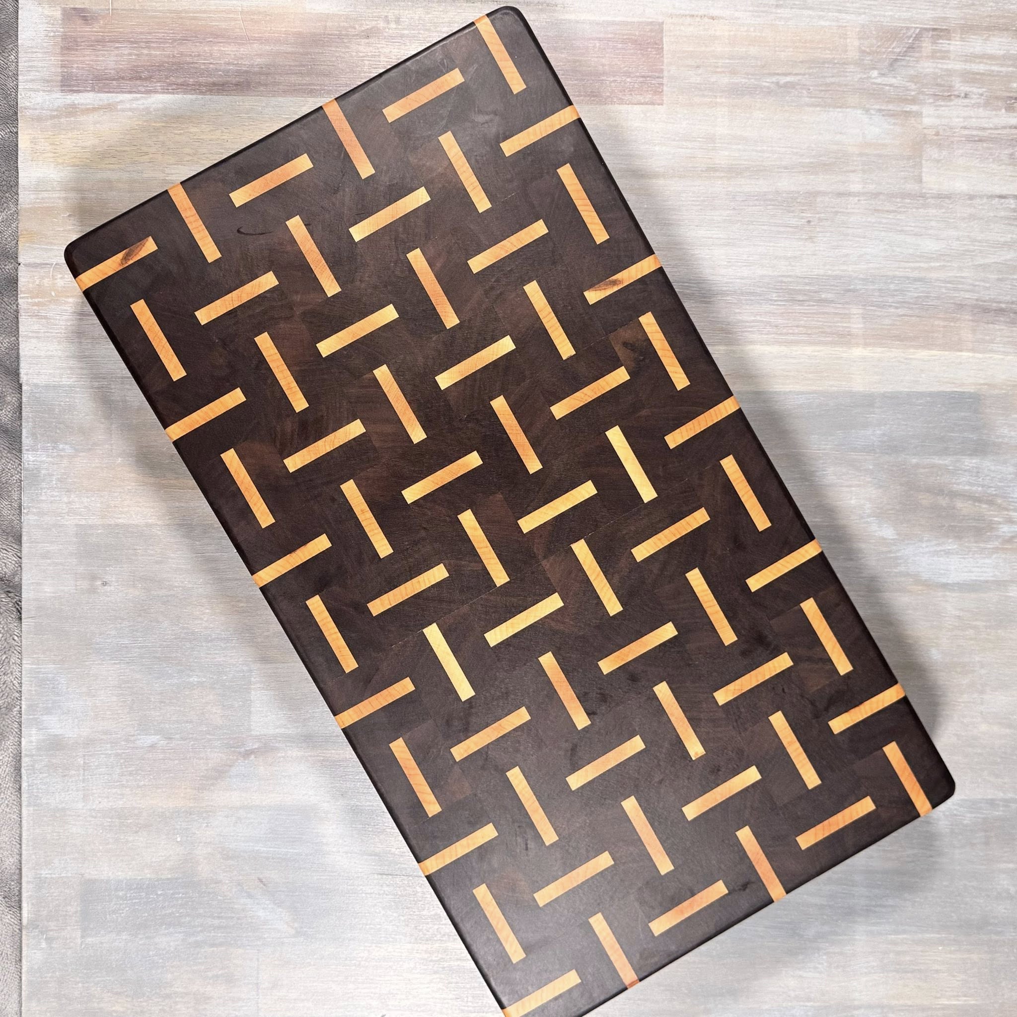 With the Gritz Legacy Zig-Zag |Walnut Maple | 19 x 11